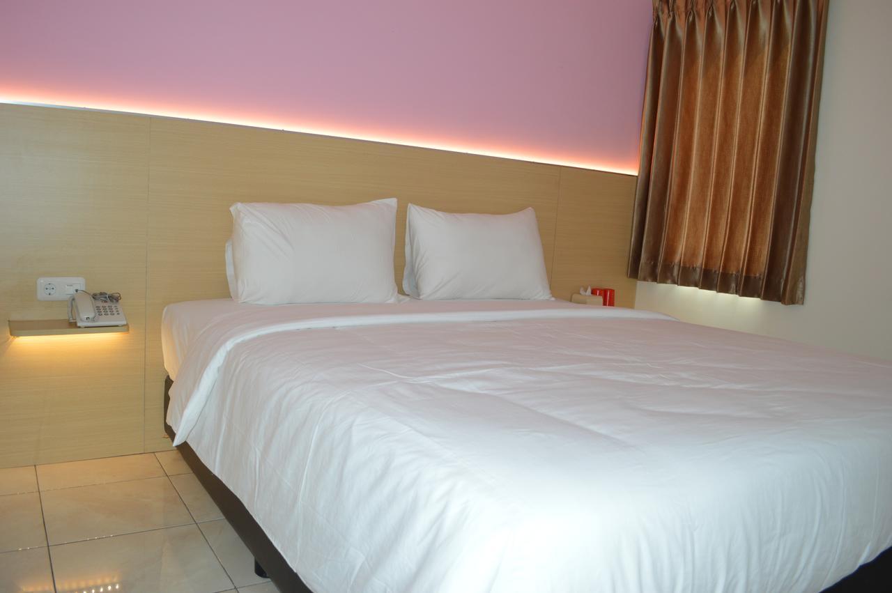 I&M Hotel Surabaia Exterior foto